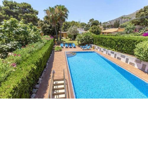 One of the most loved villa 500m from the beach, Special Prices Car Hire for Guests