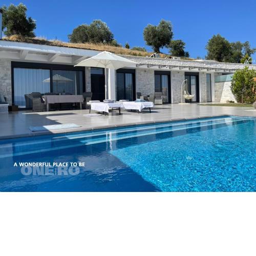 ONEiRO Seaview White Villa