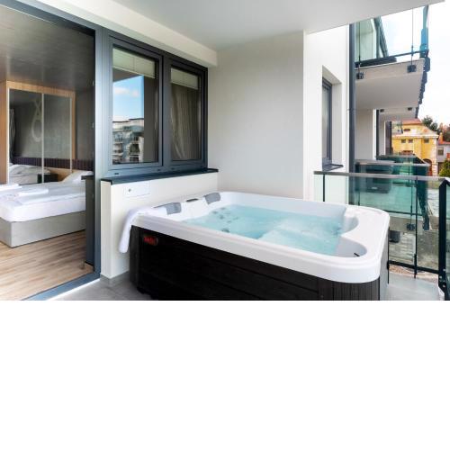 Onyx Luxury