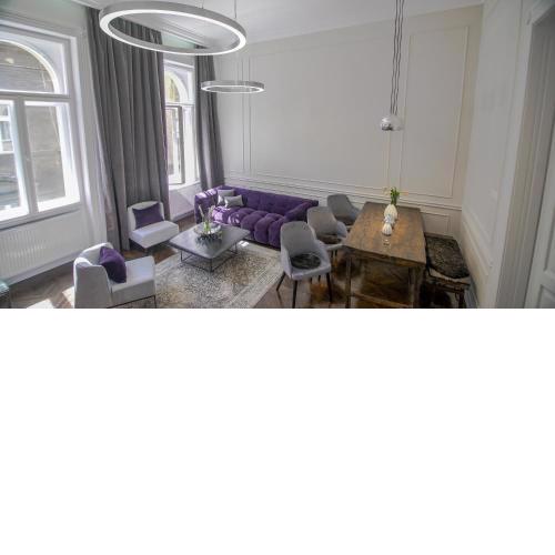 Opera Apartment with FREE parking, 2BR2BA, AC