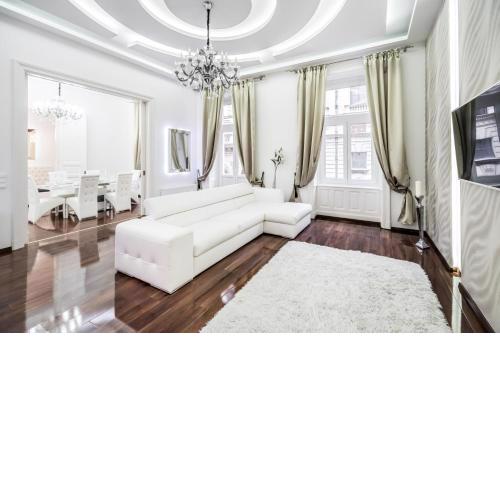 Opera Balkony Luxury Apartment