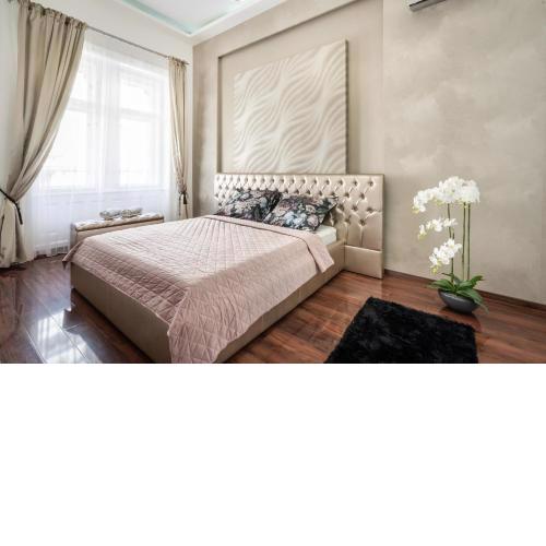 Opera Luxury Apartment