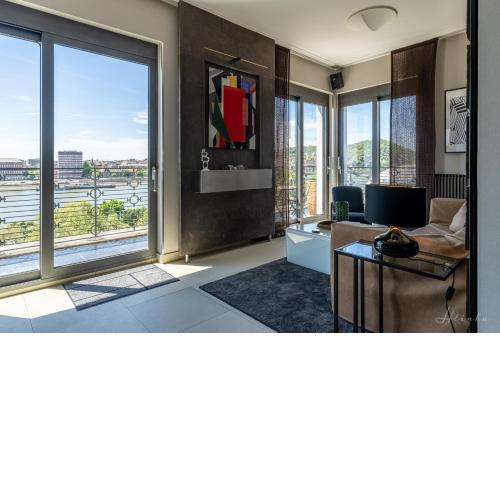 ORANGEHOMES 130 m2 APT with fantastic view to river Danube