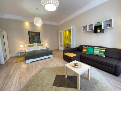 ORANGEHOMES One Bedroom Comfy Apartment