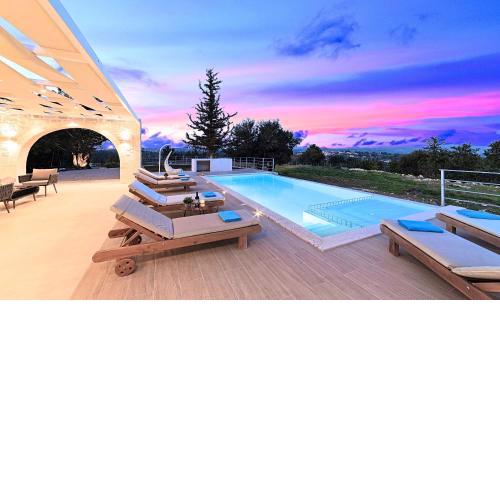 Orientem Villa Heated Pool