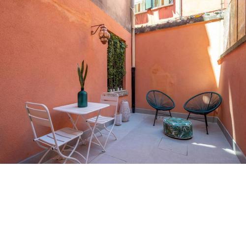 Ormesini Courtyard Apartment