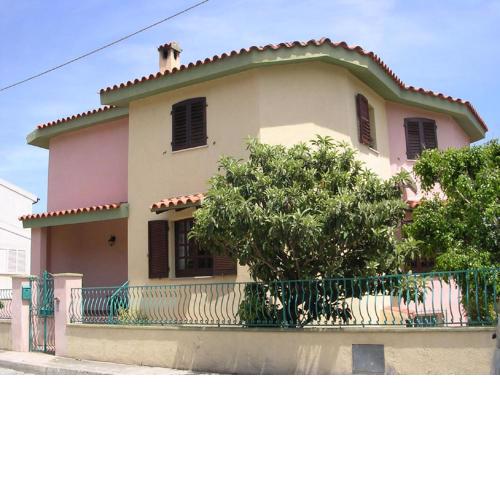 Orosei-Sardegna-Appartamento 5 posti letto con giardino