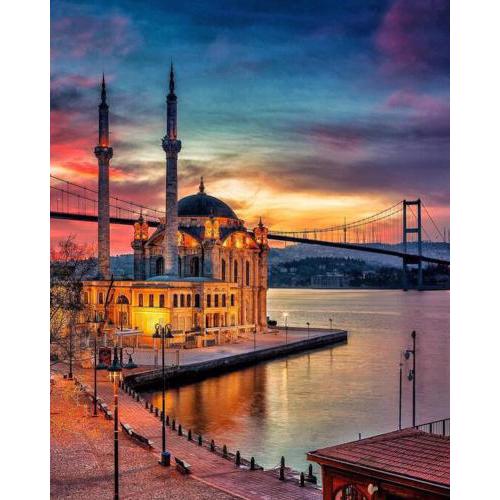 Ortaköy’de boğaza yakın Bahçeli geniş 3+1 daire