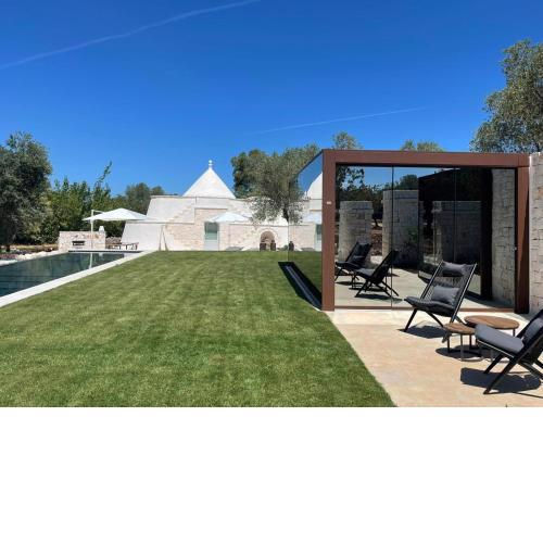 OSTUNI MIRROR trullo and mirror house