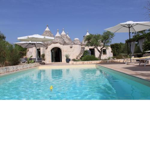 Ostuni,trullo fiabesco con piscina