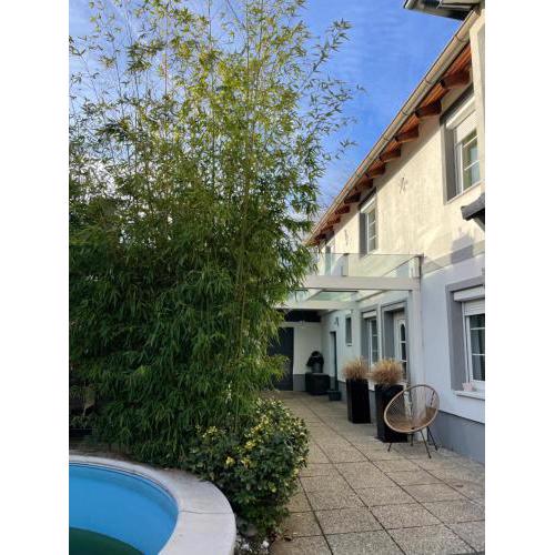 Outlet Center House, Pool Garden Sundeck Jacuzzi