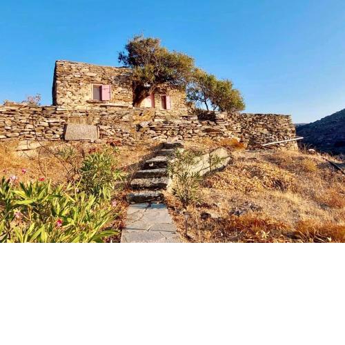 OWL’S NEST/THE PINK COTTAGE
