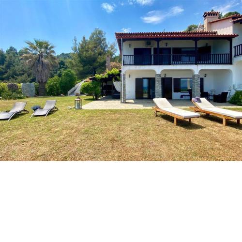 Oxana House on the Beach (3 Bedrooms 7 Guest)