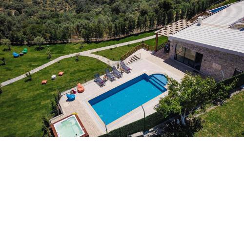 Özel Havuzlu ve Jakuzili Ultra Lüks Villa