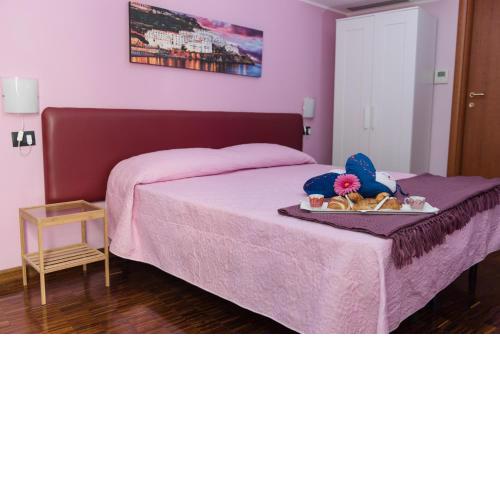 Palazzo Carafa della Spina room and apartment