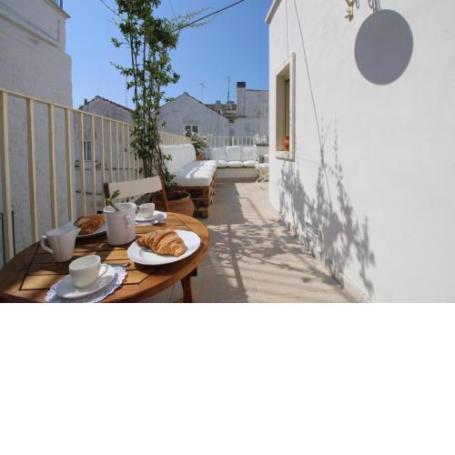 Palazzo de Amico -Typical Terrace House