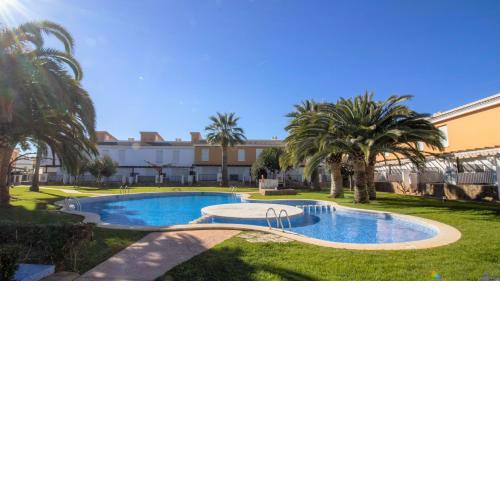 PALM BEACH 132 Adosado con jardin y piscina ALBERT VILLAS