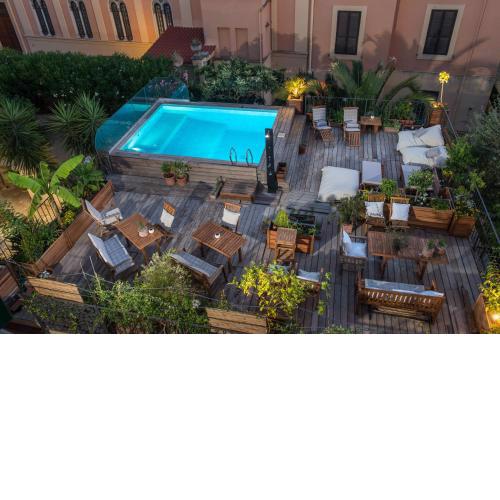 Palm Gallery Hotel