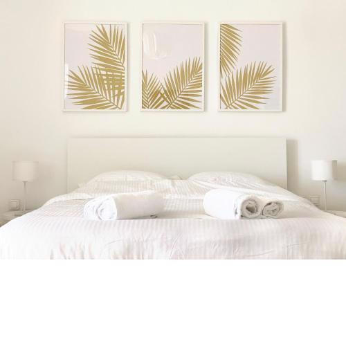 Palm Suite Yellow