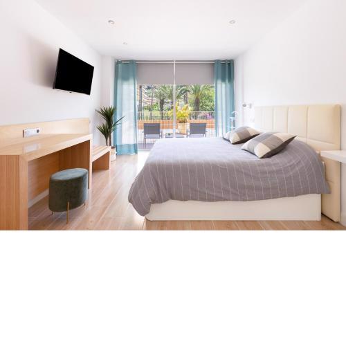 Palmeras Playa Studio: pools, beach, sun & shore