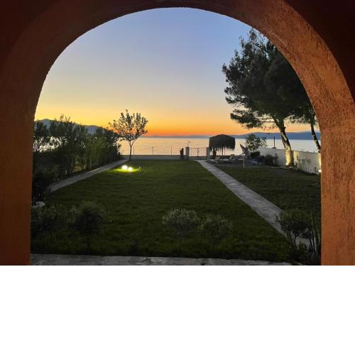 Pampas Seafront villa, 6 bedrooms, North Evvoia
