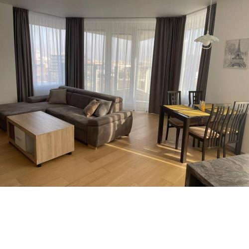 Panorama City Apartment 3 rooms, free parking.