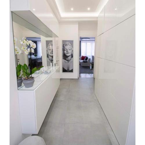 Panoramic Apt. near Chain Bridge