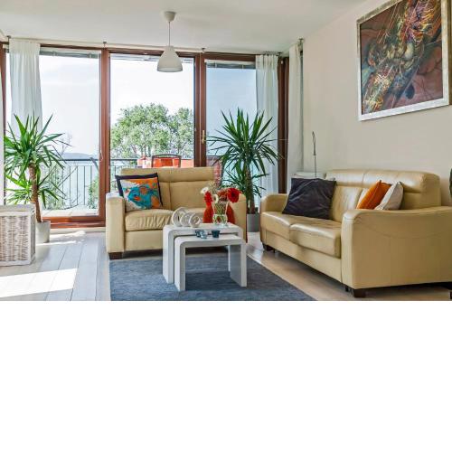 Panoramic Art Apartment with jacuzzi