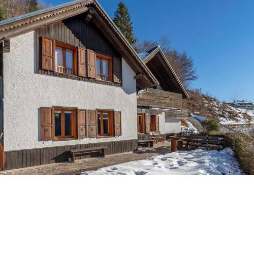 Panoramic House Carnia - Mountain View APT with Parking and Terraces