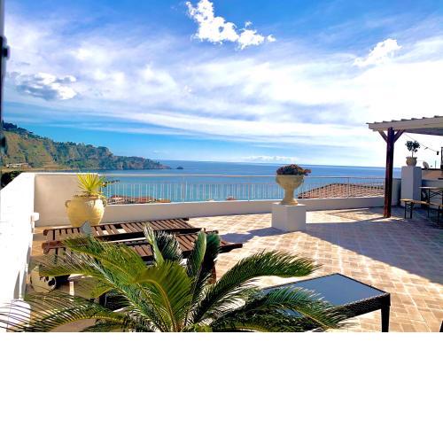 Panoramic Taormina Bay View