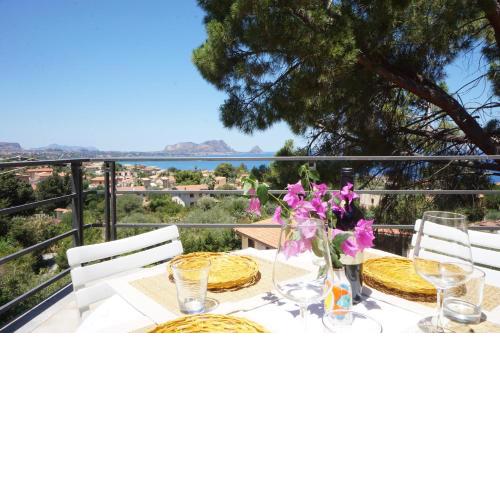 Panoramic Villa Near The Sea