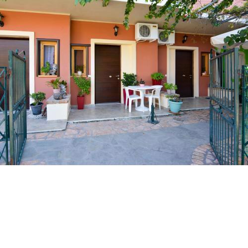 Panos Apartments