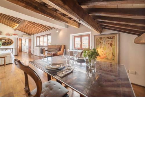 Pantheon Charming Penthouse