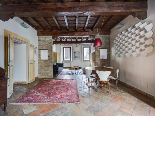Pantheon Enchanting Luxury Apartment
