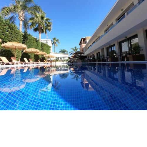 Paradise Bar Luxury Apartments