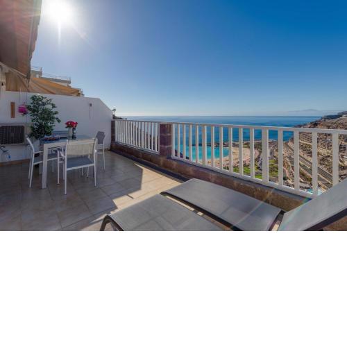 Paradise Corner - great view to Amadores beach