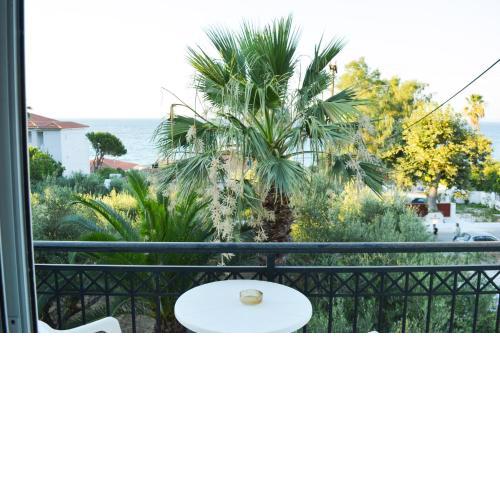 Paradise On The Side - Part of Paradise Beach Hotel