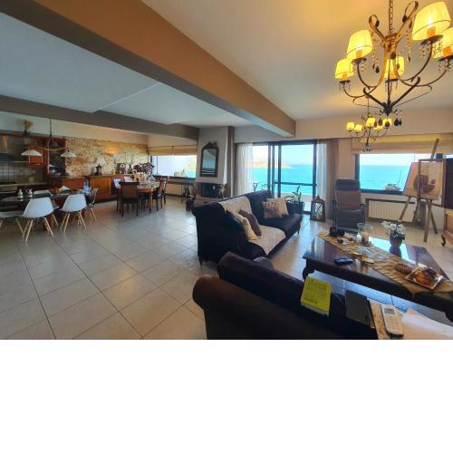 Paradise seafront apartment