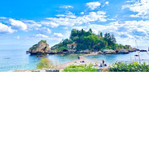 Paradisea Taormina with garden front sea