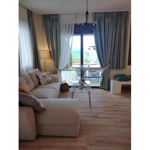 Paralio Astros Beachfront Suites