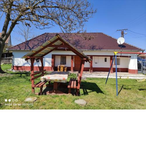 Parasztház Poroszló