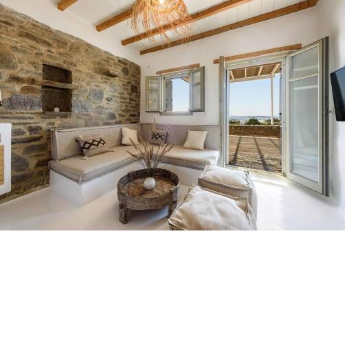Parian Philoxenia Villa, Mikri Santa Maria beach