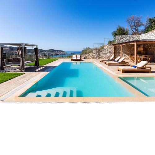 Paris Villa, infinite coastal views, By ThinkVilla