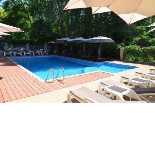 Park and pool apartment