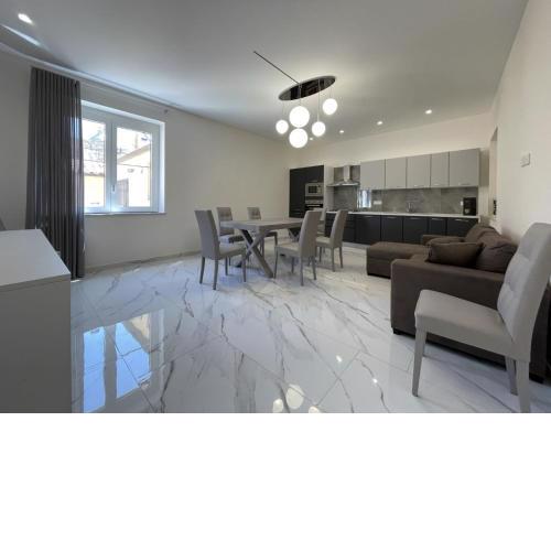 Parla Luxury Home