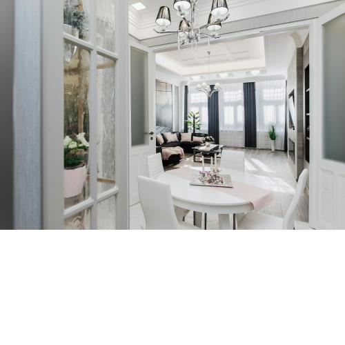 Parliament Square Apartment