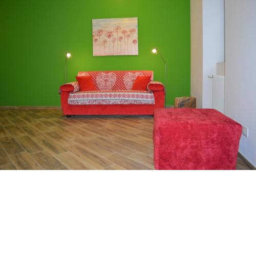 Parravicini Red Flower apartment