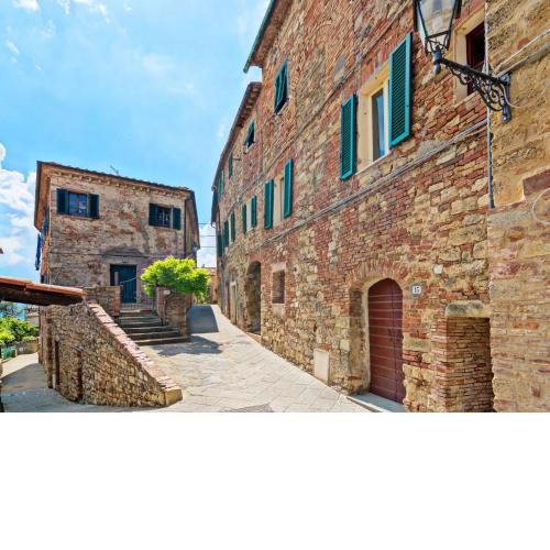 Part of a large house in the center of Monte Castelli Pisano