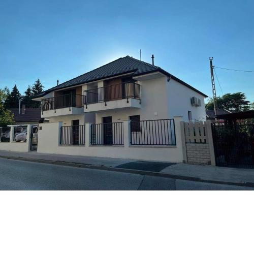 Paskom Apartmanház, Dorog