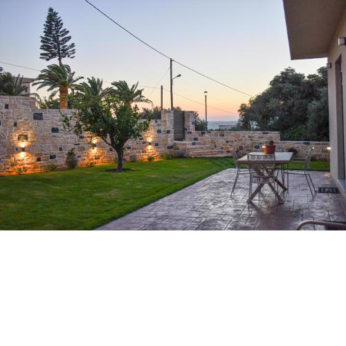 PAUL'S VILLA PLAKIAS